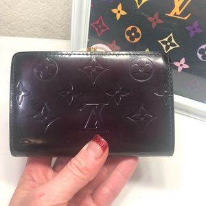 Authentic Vernis Louis Vuitton Wallet! MI0065